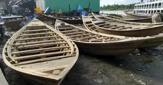 পটুয়াখালীতে বাড়ছে ডিঙি নৌকার কদর; লাভের মুখ দেখছেন ব্যবসায়ীরা